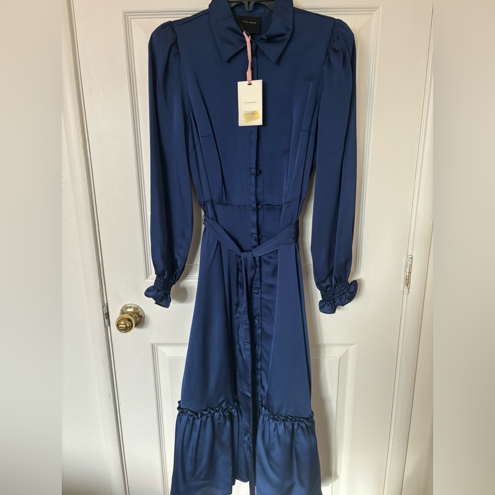 I am selling a beautiful, deep blue midi dress
